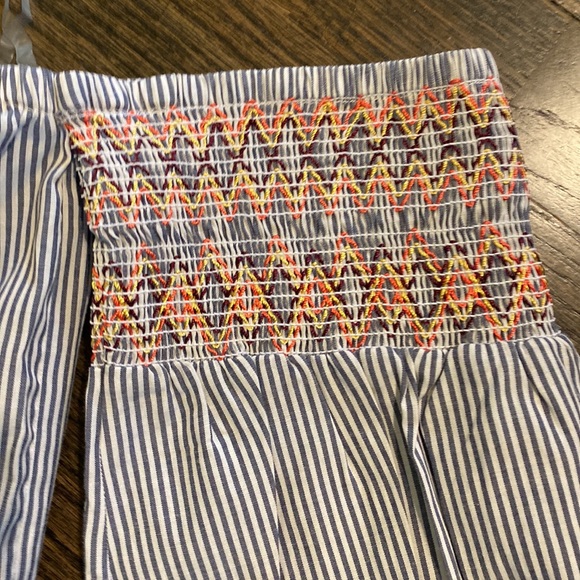 American Eagle Off The Shoulder Top striped Blue White Medium M NWT NEW - Picture 2 of 9
